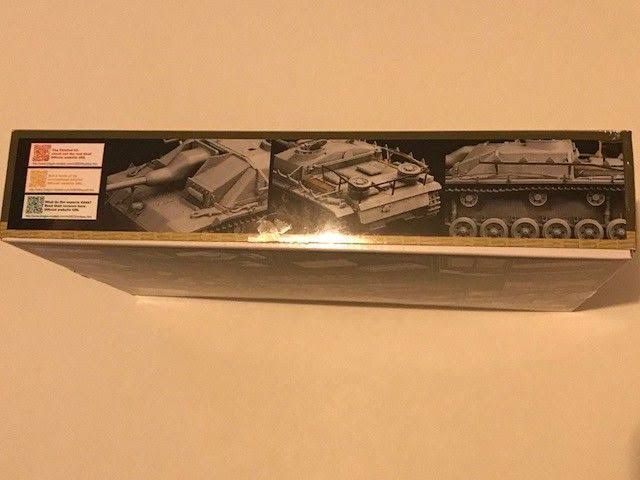 1/35 Scale Model Building Kit D525