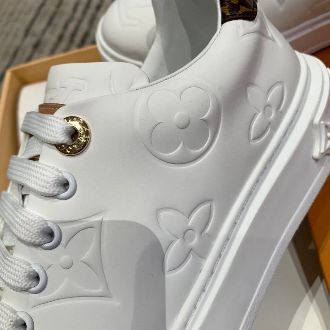 White Sneaker G690