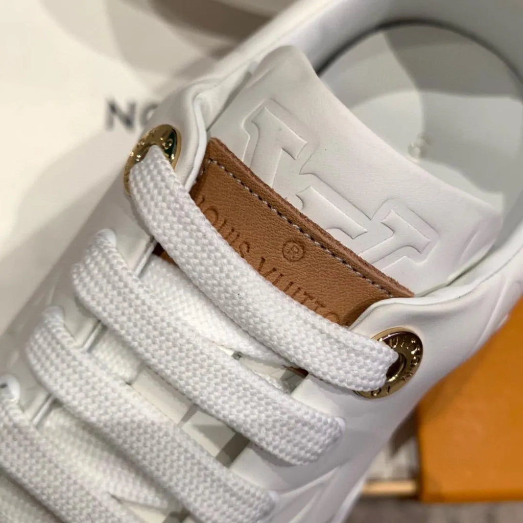 White Sneaker G690