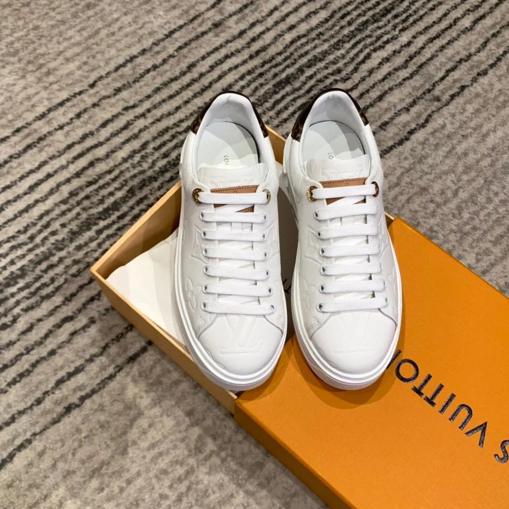 White Sneaker G690