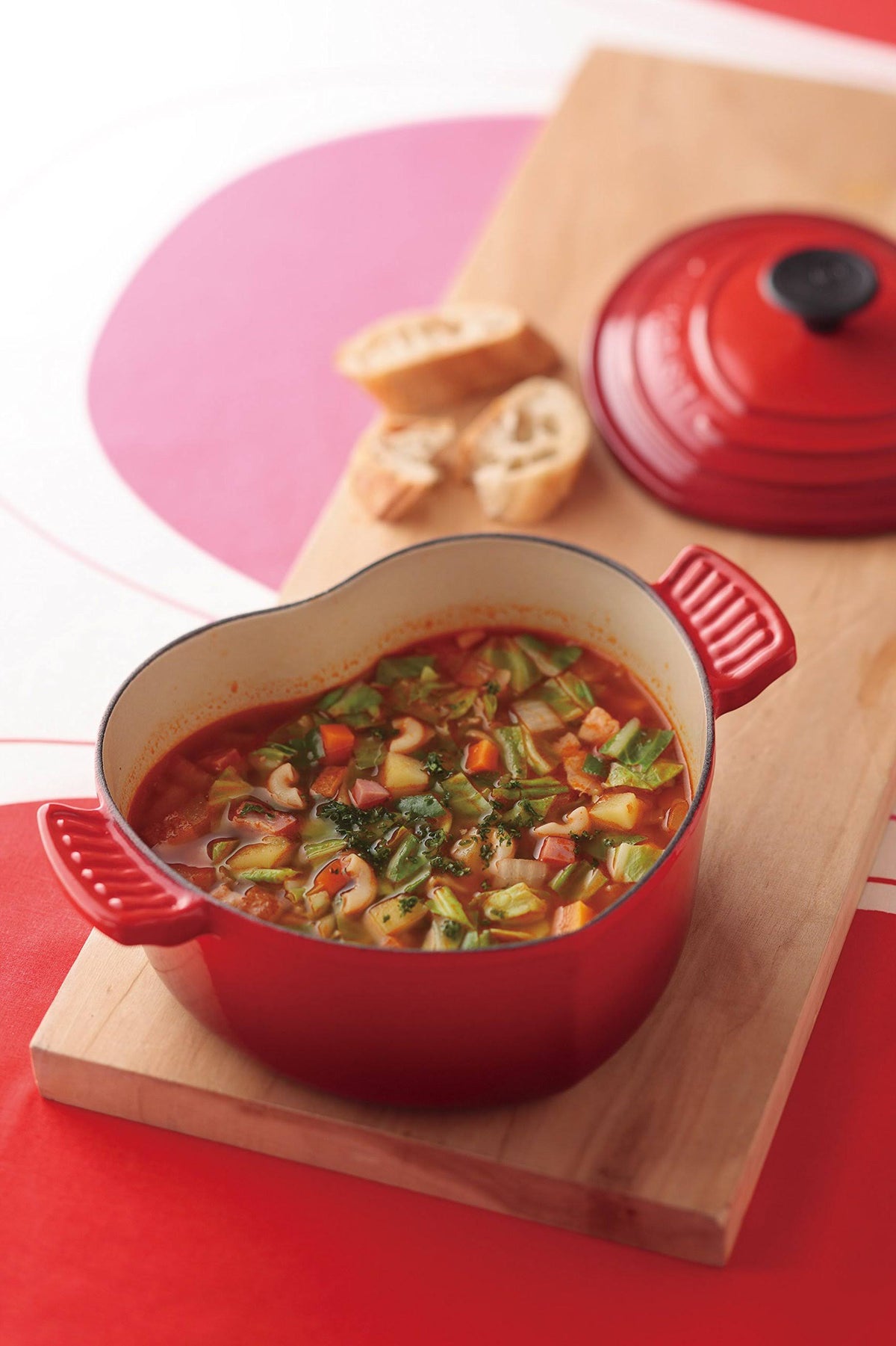 Enameled Cast-Iron 2-Quart Heart Casserole Red U175