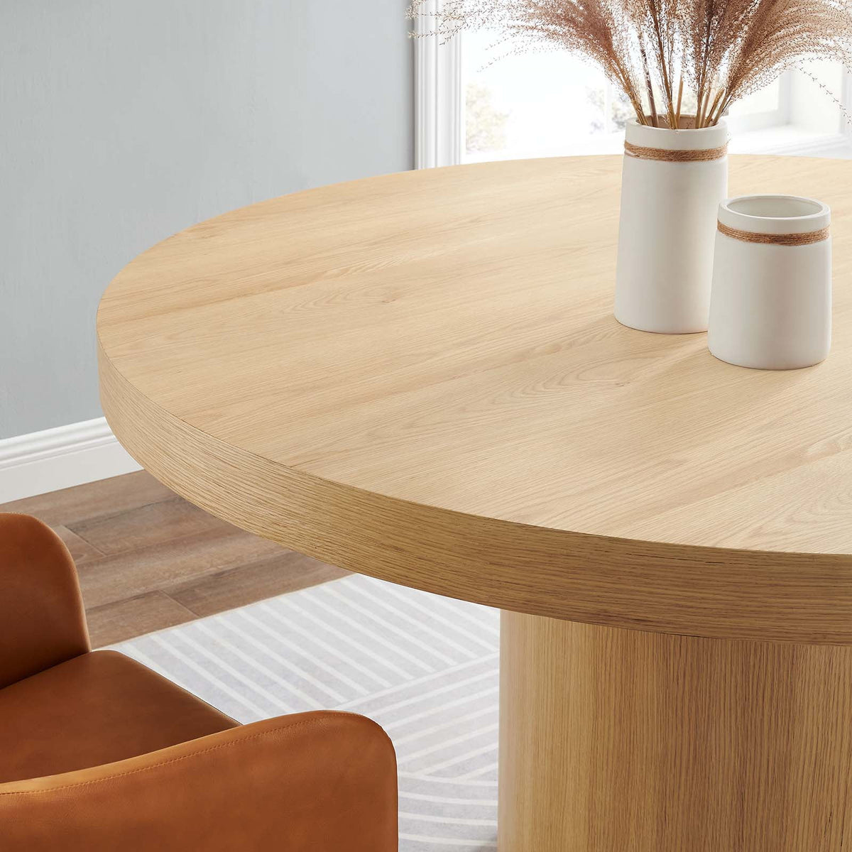 Round Dining Table in Oak R6067
