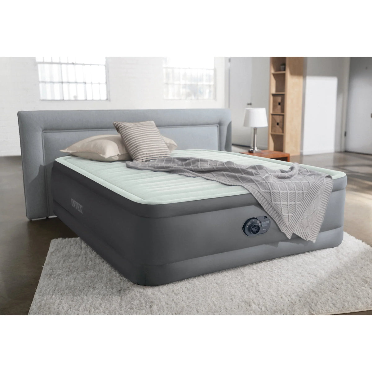 Full Air Mattress with Built-In Pump D673243